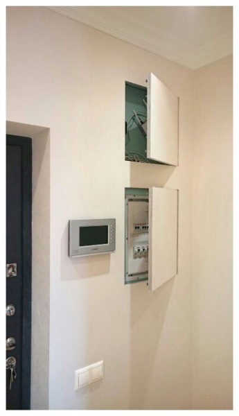 Купить Ревизионный люк Гиппократ 300x300 настенный под покраску ПК Хаммер в Екатринбурге тел: 8-343-270-60-96.